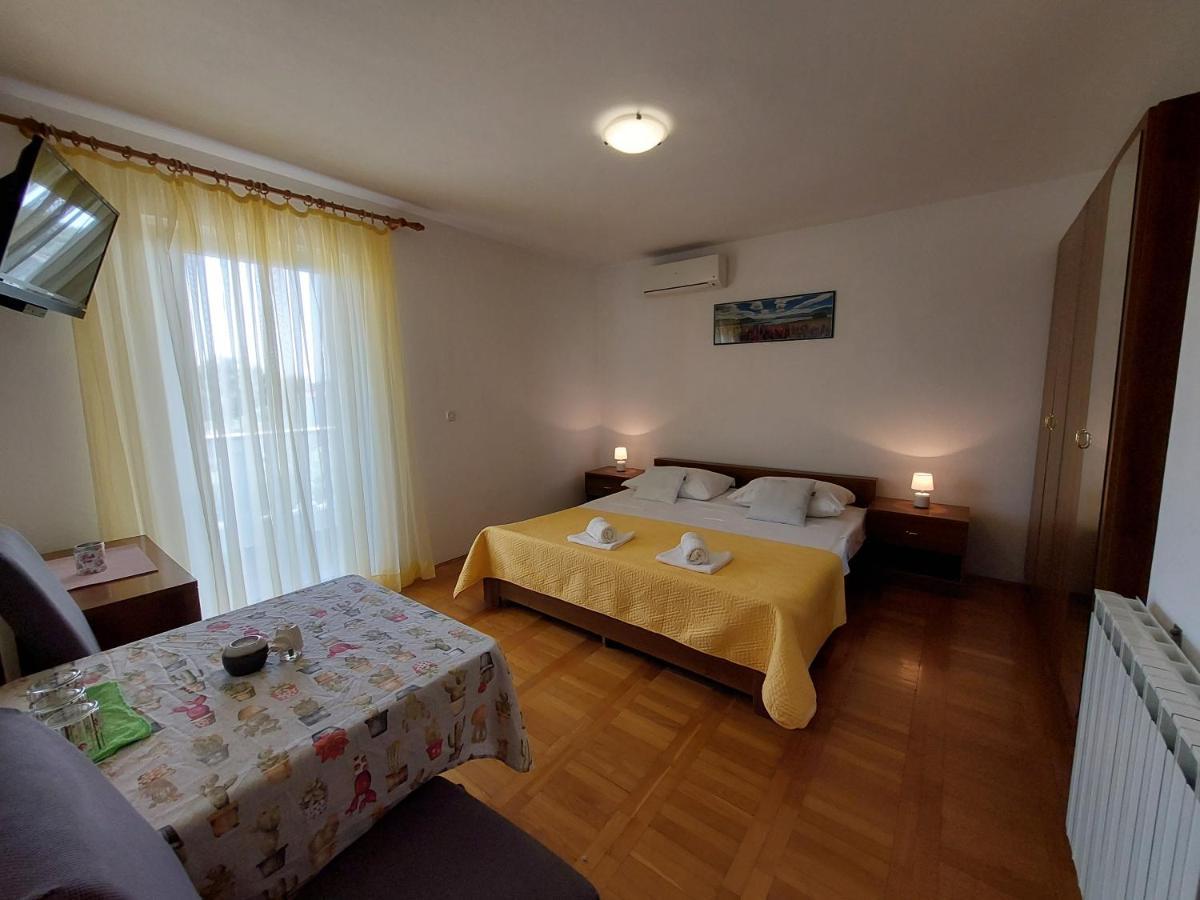 Apartmani Rahela Vodice Bagian luar foto
