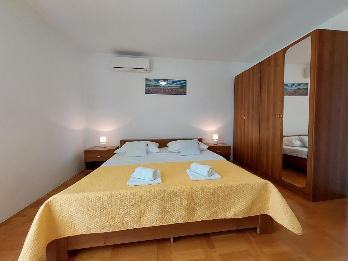 Apartmani Rahela Vodice Bagian luar foto
